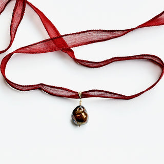 FARPHORIA_Santina_cherry_silk_porcelain_necklace_friend