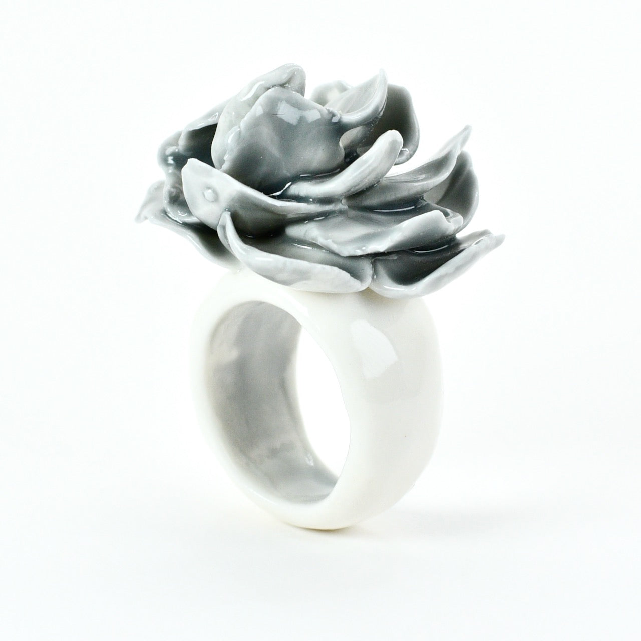 Farphoria_Porcelain_Ring_Cloudy_Gray_Rose_hand_jewellery