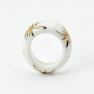 Farphoria_Porcelain_ring_golden_stars_model_white