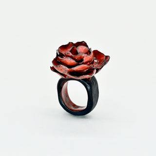 Farphoria_black_porcelain_ring_dusty_red_rose_baccarat