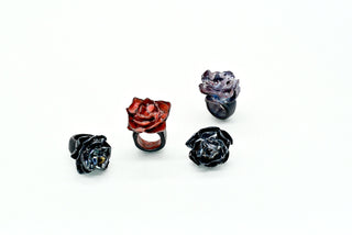 Farphoria_black_porcelain_ring_dusty_red_rose_exquisite_craftsmanship_baccarat