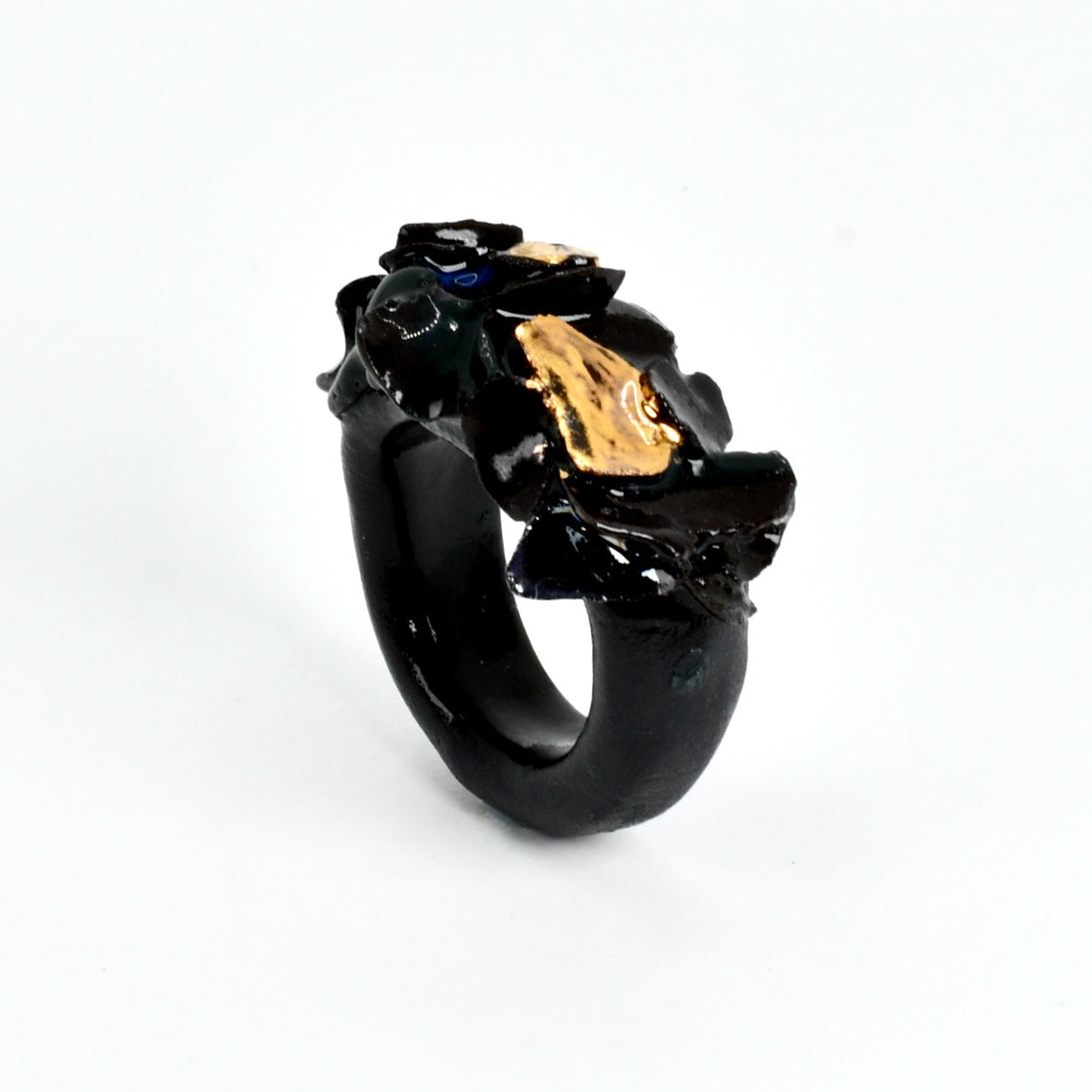 FARPHORIA, black, porcelain, ring, glaze, jewelry, gold, jewellery, gentle, pastel, contemporary, design, elegant, delicate, fine, refined, art, sculpture, wearable, white, one-of-a-kind, unique, hand sculpted, beautiful, statement, handmade, classy, London, United Kingdom, white, engagement, british, designer, artist, conceptual, inspired, bright, luxury, luxurious, look, fashionable, original, perfect, colors, gold, gift, ideal, present, gothic, feel, shattered, stone, inspiration, sculptural, rich